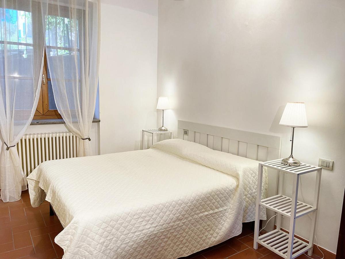Con Piscina E Giardino A Apartment *