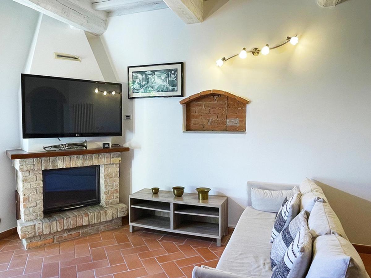 Con Piscina E Giardino A Apartment