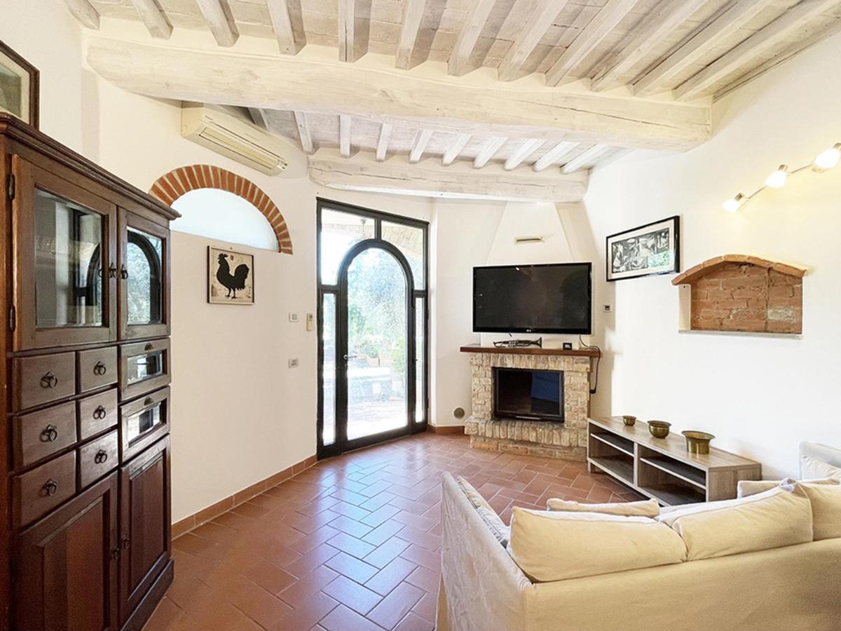 Apartment Con Piscina E Giardino A *