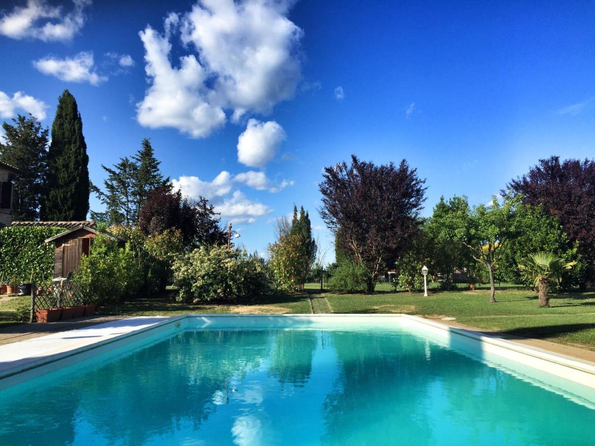 Apartment Con Piscina E Giardino A *