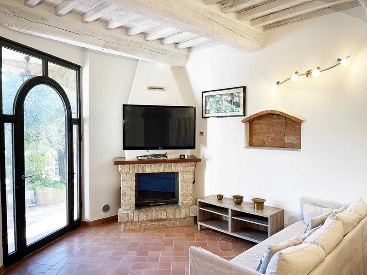 Apartment Con Piscina E Giardino A Siena